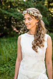 Ich mache den test mit euch und shoppe einige. Brautkleid Ella Ist Ein Langes Spitzenkleid Im Vintage Stil Mit Lockerem Wasserfallausschnitt Hinten Entworfen Von Brautkleid Brautfrisur Langes Brautkleid