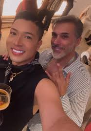 Con el tata, el gran estratega Sergio Mayer en el concert de #BadBunny  gracias por esos consejos muy aplicados… 🤟🏻🔥🌶️ #LaCasaDeLosFamososMx  #LCDLFMX