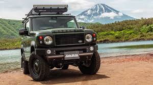 Suzuki jimny is the name for various suv models, which are produced since 1968 suzuki under this name. Tuner Verwandelt Suzuki Jimny In Mini Land Rover Defender