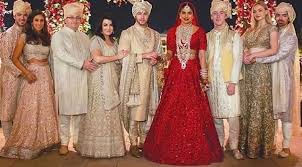 Priyanka Chopra At Her Hindu Wedding With Her New Husband Nick Jonas And His Family Priyanka Chopra Wedding Hindu Wedding Photos Hindu Wedding