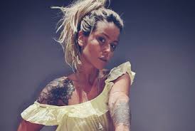 Com vontade de apostar na sua formação profissional rumou até nova iorque. Cantora Aurea Tem Novo Namorado