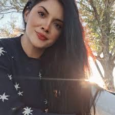 Déjate consentir con la NUEVA Loción Hidratante para el Cuerpo con Vitamina  E 500 ml para una piel suave y sedosa. ¿Ya la tienes en tu colección?🎄