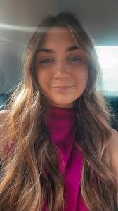 Julie Hecker's Instagram, Twitter & Facebook