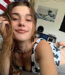 Isabella Starr's Instagram, Twitter & Facebook