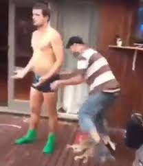 Cocky Guy Shows off Cock after Getting Pantsed - ThisVid.com En español
