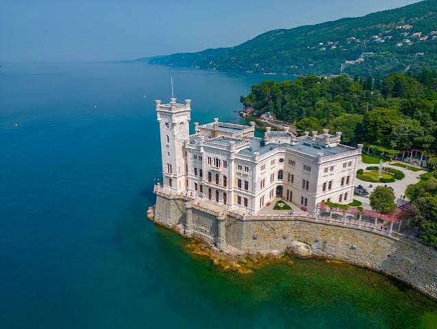 Miramare skriva tragičnu ljubavnu priču! Ovaj dvorac definitivno ima najljepši pogled na more! - Adria Fun