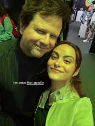 Camila Mendes con Rachel Matthews, Ashlyn Bradshaw y Bobby Hoppey ayer en  la premiere de 'Griffin in Summer' en Los Angeles ✨