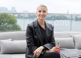 Junge Menschen Ansprechen Otto De Kooperiert Mit Top Model Lena Gercke Lena Gercke Models Lena