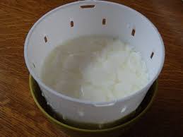 1,1 litre de lait entier 20 cl de crème fraîche entière 1 yaourt nature 120 g de fraises tagada® dans une casserole, faites fondre, à feu très doux, les fraises tagada® avec un peu de lait. Du Fromage Blanc Maison Le Blog De Michelle Plaisirs De La Maison