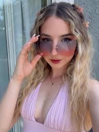 My outfit lineup @fvdedinthepark 🤍✨ The best weekend & unforgettable  memories. Which fit is your fav??💗🤍 #fvded2025 #fvdedinthepark #gymgirl  #musicfestival #fitspo #festivaloutfit #festivalhair #fitgirl #ootd  #outfitinspo #festivalfashion ...