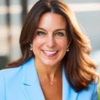 Lindsay Emmons's Instagram, Twitter & Facebook