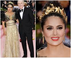 Salma hayek, bazı takipçileri tarafından dünyanın en güzel kadını ilan edildi. Salma Hayek In Gucci 2019 Met Gala Fashionsizzle