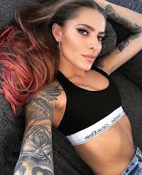 Die schauspielerin veröffentlichte ein foto von sich im netz, auf dem sie keine schminke trägt. Sophia Thomalla Just Woke Up Like This Facebook