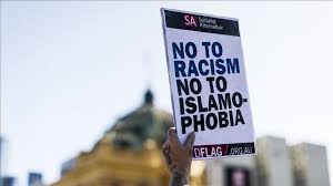 Et retour à la réalité dès 2013 où je notais : France Des Militants Antiracistes S Opposent A L Islamophobie Dans La Gauche