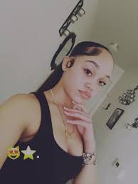 redbone, slim thick, she only 22 .😍💐