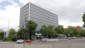 Aus Einer Alten Bank Wird Berlins Grosster Start Up Turm B Z Berlin