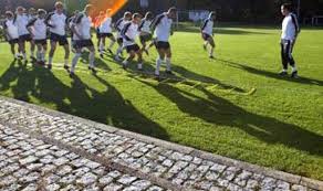Der dfb hat eine online petition gestartet,. System Klinsmann Das Team Hinter Dem Team Deutsches Team Faz