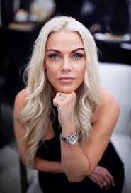 Candice Woods's Instagram, Twitter & Facebook