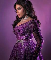 يأتي اسم البنفسجي من اسم زهرة البنفسج، والذي يستخدم في مكانين: Ø§Ù„Ù„ÙˆÙ† Ø§Ù„Ø¨Ù†ÙØ³Ø¬ÙŠ Ù„Ø§Ø·Ù„Ø§Ù„Ø© Ù…Ù„ÙƒÙŠØ© Ø¹Ù„Ù‰ ØºØ±Ø§Ø± Ø§Ù„Ù†Ø¬Ù…Ø§Øª Ellearabia