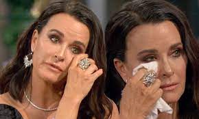 30, 2020, in waukegan, ill. Rhobh Reunion Kyle Richards Sobs About Family Rift Over New Tv Show Daily Mail Online