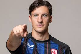 Whitecaps closing in