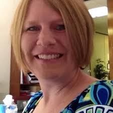 Julia Dossenbach (@Jewelya102820)