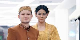 Sabtu, 22 juni 2019 syamsir alam dan bunga jelitha akan segera menikah. Putri Indonesia 2017 Bunga Jelita Dan Pesepakbola Syamsir Ali Menikah Maret 2020 Dream Co Id