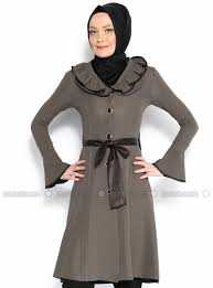 Firfirli Kap Haki Miss Espina Moda Stilleri Musluman Modasi Basortusu Modasi