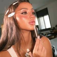 Giselle Velez's Instagram, Twitter & Facebook