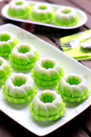Kuih kacang hijau atau kuih kasturi. Glogster Edu Interactive Multimedia Posters
