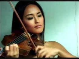 Jenny Bae, Lionel Ritchie and Brian May from Queen doing her heavy metal