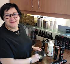 Rufen sie uns heute an und machen ihren hausbesuch termin aus. Farben Ja Schneiden Nein Friseure Lassen Ihre Kunden Zu Hause Nicht Im Stich