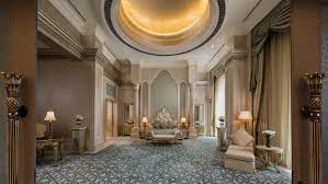 It is a magnificent building with 114 domes that light up at night with changing colors, and enormous greens and gardens along with a. 5 Sterne Luxushotel Abu Dhabi Emirates Palace