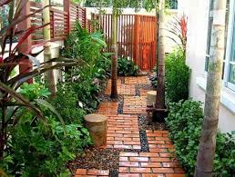 Sedang mencari inspirasi taman rumah? Idea Lanskap Tepi Rumah Beautiful Home Gardens Garden Paths Garden Pathway