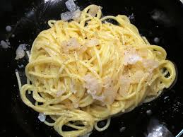 Spalmarlo con il gorgonzola e adagiare su ogni fetta di pane una fettina di lardo. Milu Di Tutto E Di Piu Carbonara Al Pecorino Romano E Lardo Di Colonnata