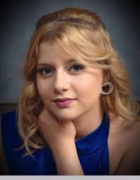 Melanie Ladd's Instagram, Twitter & Facebook