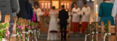 Für die frage was kostet eine hochzeit?, sollten sie sich bei verheirateten paaren ideen für hochzeiten einholen und in erfahrung bringen, wie diese ihre standesamtliche hochzeit finanziert haben. Standesamtliche Kirchliche Und Freie Trauung Im Uberblick