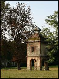 Pigeonniers Les Pigeonniers Photo De Pigeonnier Pigeonnier Maison De Campagne Francaise Decor De Chalet Francaise