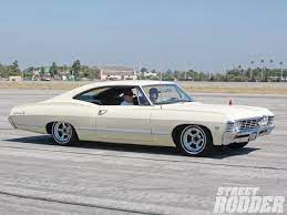 Not much had changed from the previous year and the full size automobiles were still a success for chevrolet. Chevy Impala 1967 2 Door Hardtop Chevrolet Impala 1967 Chevy Impala Impala