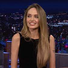 Angelina Jolie cho 'The Tonight Show diễn với Jimmy Fallon' lần cuối cùng  cô ấy tham gia một buổi talk show là trong thời kỳ giải oscar của cô ấy,  bạn có