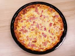 Für die füllung die eier verquirlen, mit dem rahm vermengen, würzen und den geriebenen käse untermischen. Quiche Nos Delicieuses Recettes De Quiche