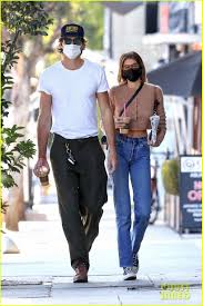 April 07, 2021 2:04 pm edt updated on april 07, 2021 2:05 pm edt Jacob Elordi Spotted On A Thursday Coffee Run With Kaia Gerber Photo 1303115 Jacob Elordi Kaia Gerber Pictures Just Jared Jr