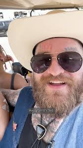 Declan Glynn's Instagram, Twitter & Facebook