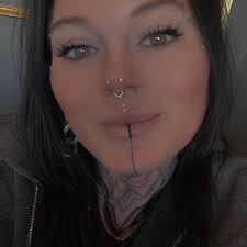 Lisa Beedle's Instagram, Twitter & Facebook