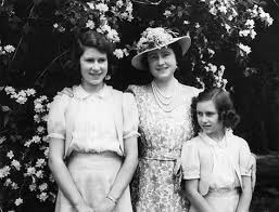Photos, family details, video, latest news 2021 on zoomboola. A Young Queen Elizabeth Plays At Home