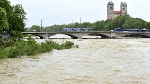 8 vom 13.07.21, 10:30 uhr. Munchen Flauchersteg Wegen Isar Hochwasser Gesperrt Munchen Sz De