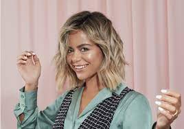 It's also commonly called a hair iron or curling tongs. How To Curl Short Hair With A Straightener In 6 Easy Steps