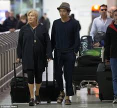 8:57 loganator47 53 941 просмотр. Hugh Jackman Arrives At Melbourne Airport With Family Daily Mail Online