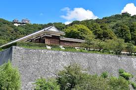 ショウトラベルさんはinstagramを利用しています 四国旅 松山城編 中には入らず下からパシャり Location 愛媛県松山市 Show Camera 記録よりも記憶に残る写真を カメラ好きな人と繋がりたい ファインダー越しの私の世界 ダレカニミセタイケシキ 城 風景