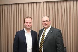 Da macario l'ipotetico sequel con quarant'anni dopo carlin cerutti sarto per tutti l'associazione teatro21 ripercorre le orme del. Franca Cerutti Q Fdp Rheinberg